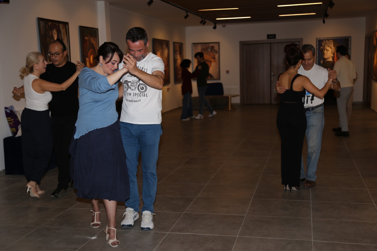 Sanat Sokağinda Tango Rüzgari Esti̇ (1)