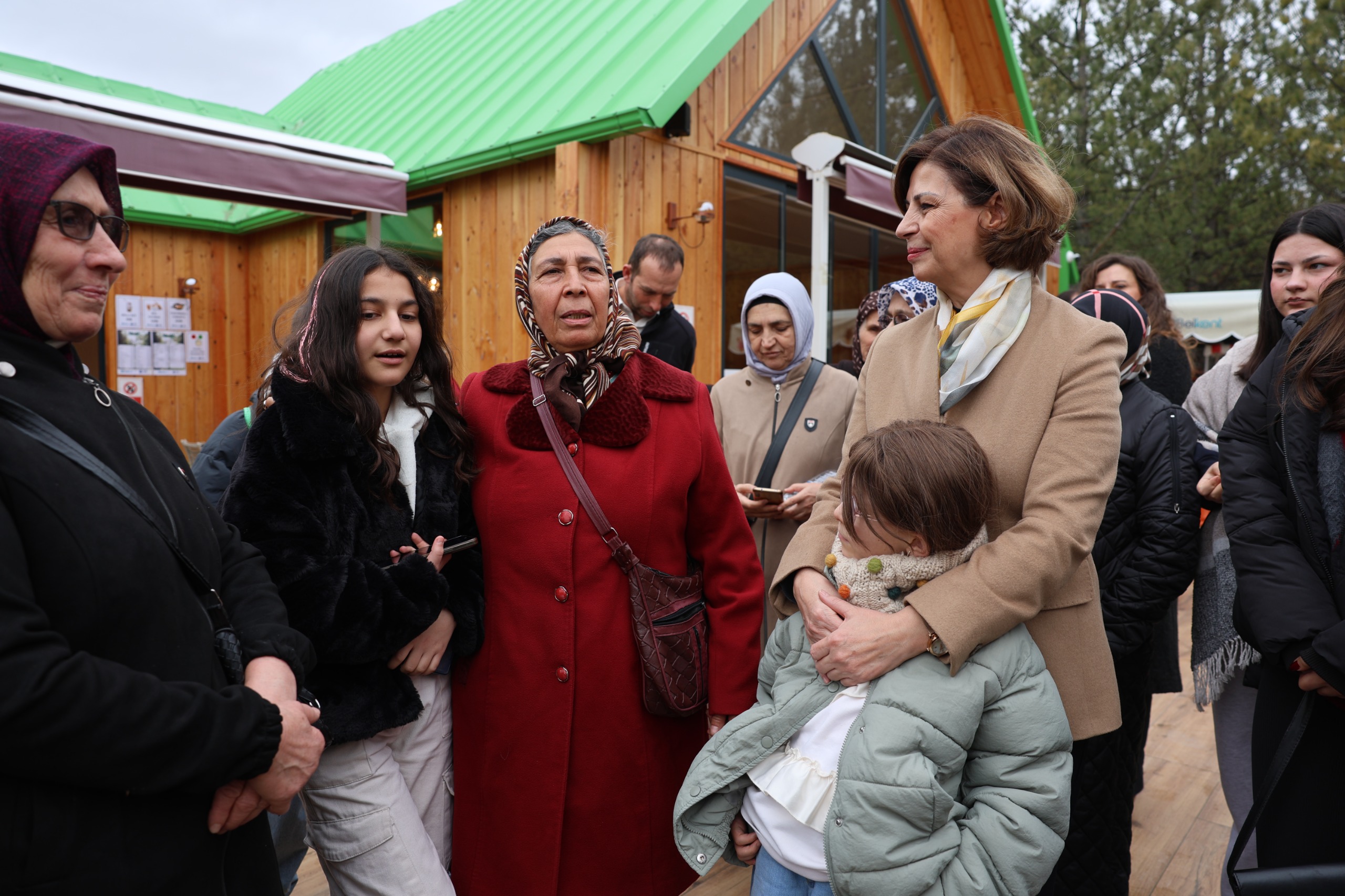Başkan Ünlüce “Kadinlarin Yüzü Gülerse Bi̇zi̇m De Güler” (2)