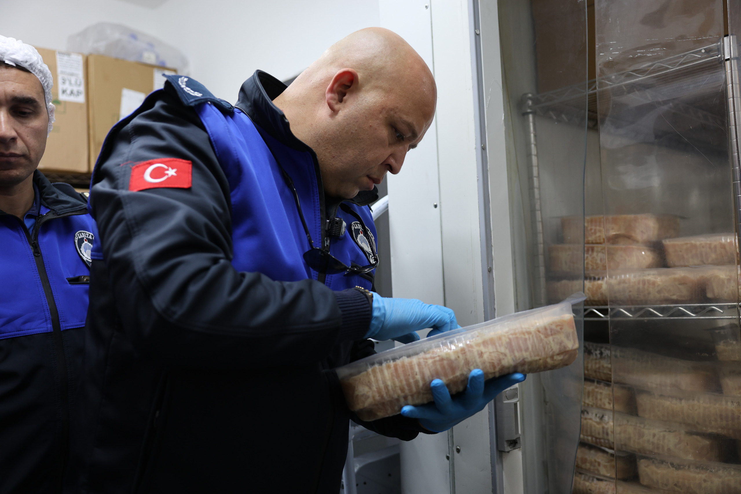 Büyükşehi̇r Zabitasi Gida İşletmeleri̇nde Deneti̇mleri̇ni̇ Sürdürüyor (12)