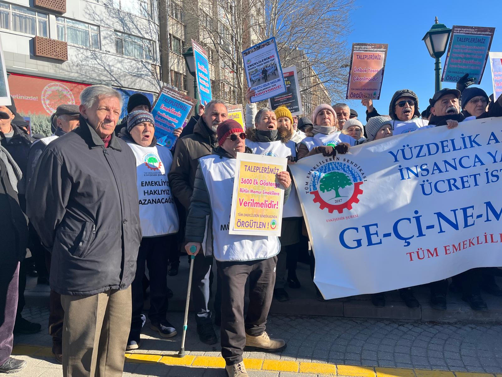 Emekliler Eskişehir’de Yürüdü “Bu Bir Zam Değil, Sefaletin Kalıcı Hale Getirilmesidir” (1)
