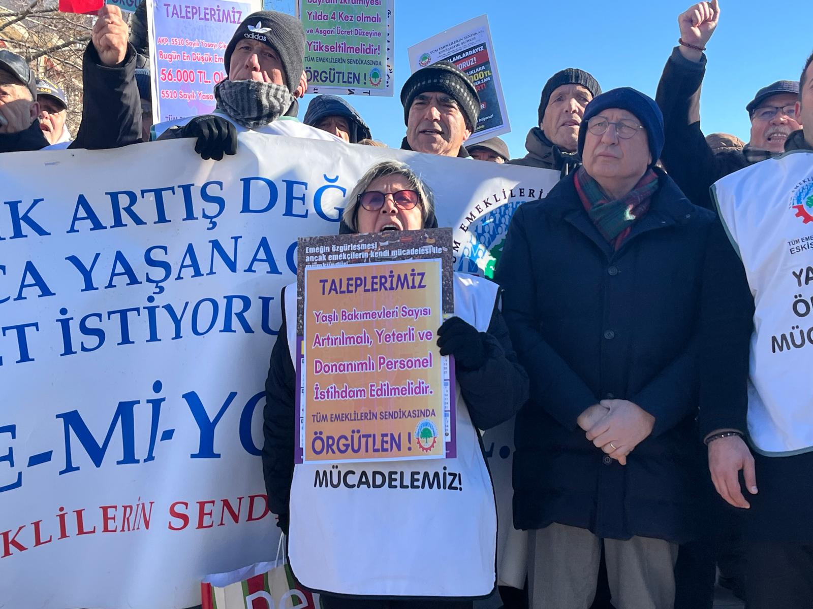 Emekliler Eskişehir’de Yürüdü “Bu Bir Zam Değil, Sefaletin Kalıcı Hale Getirilmesidir” (2)