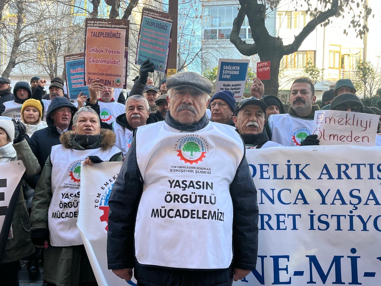 Emekliler Eskişehir’de Yürüdü “Bu Bir Zam Değil, Sefaletin Kalıcı Hale Getirilmesidir” (6)