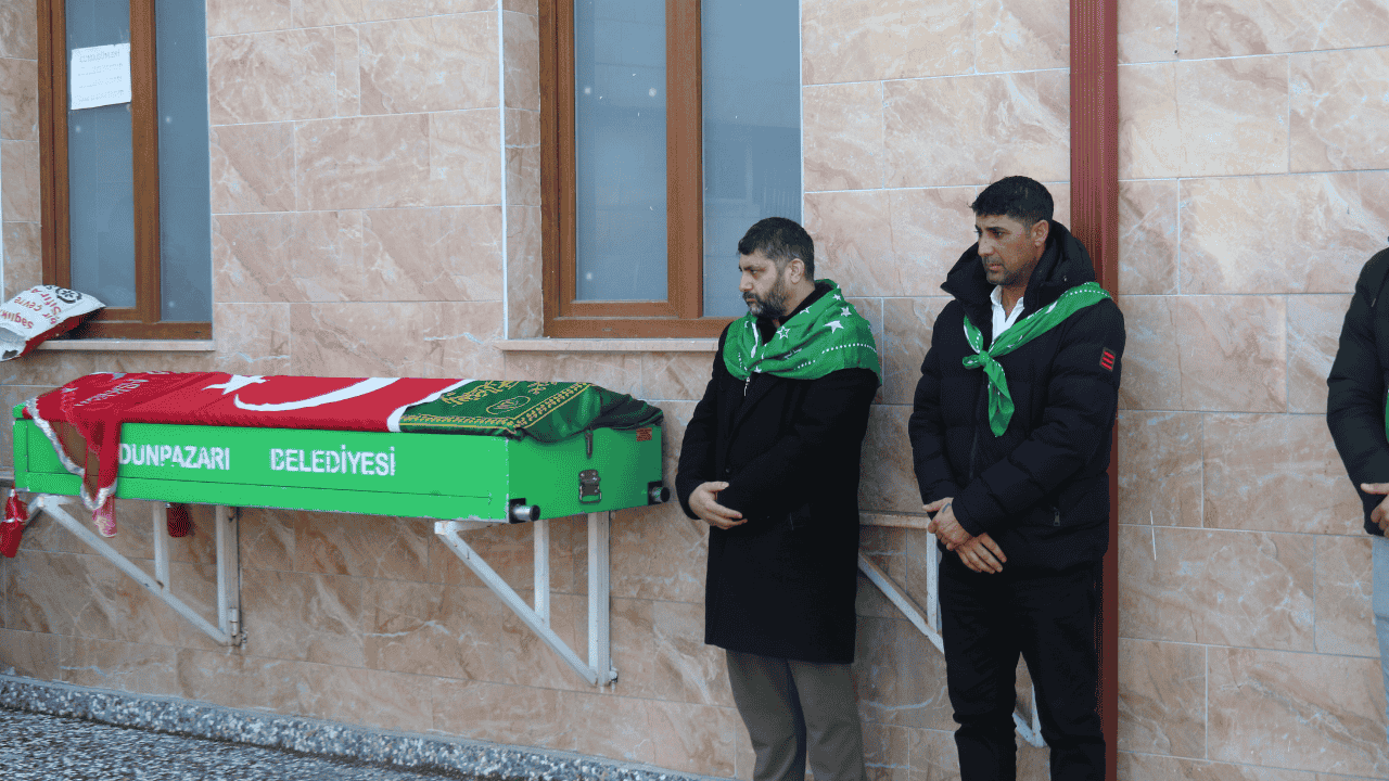 Eskişehir'de 21 Yaşındaki Genç Son Yolculuğuna Uğurlandı (3)