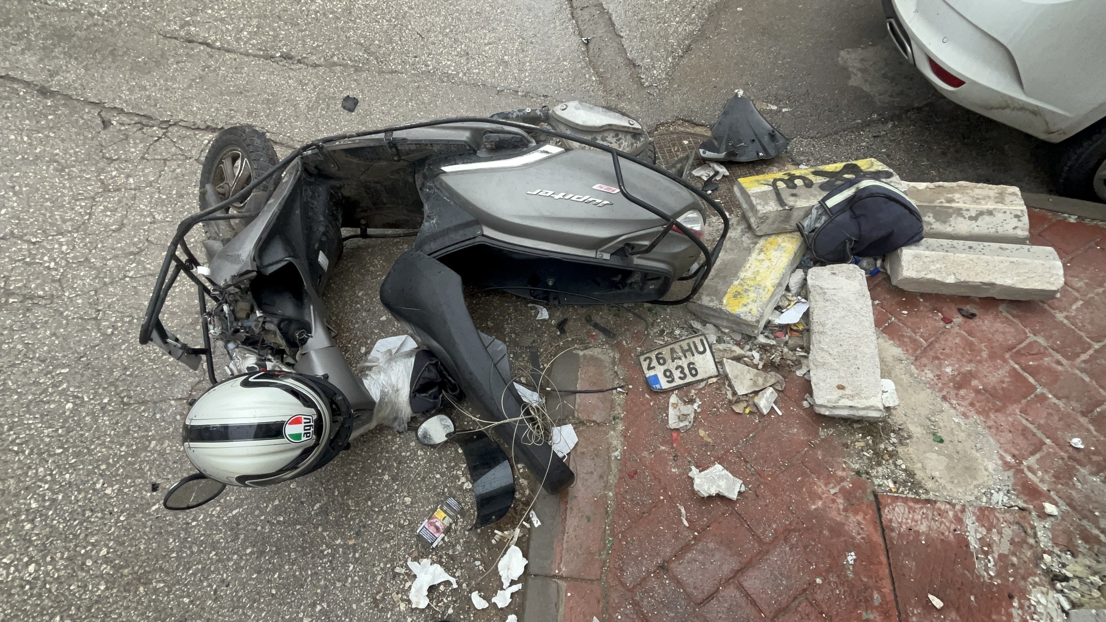 Eskişehir'de Feci Kaza Kamerada! 23 Yaşındaki Genç Ağır Yaralandı (1)