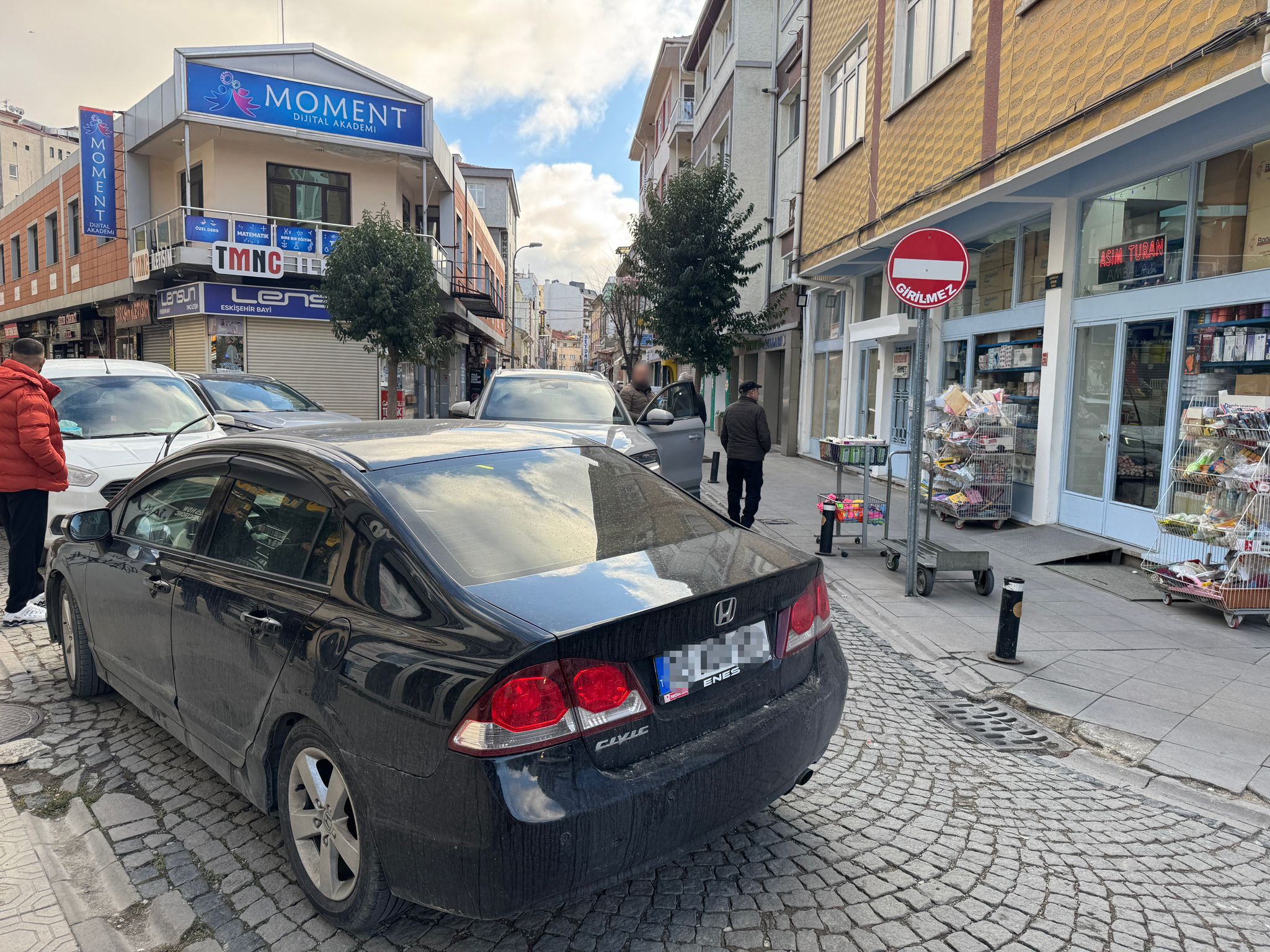 Eskişehir'de Uygunsuz Park Sürücüleri Çileden Çıkardı (2)