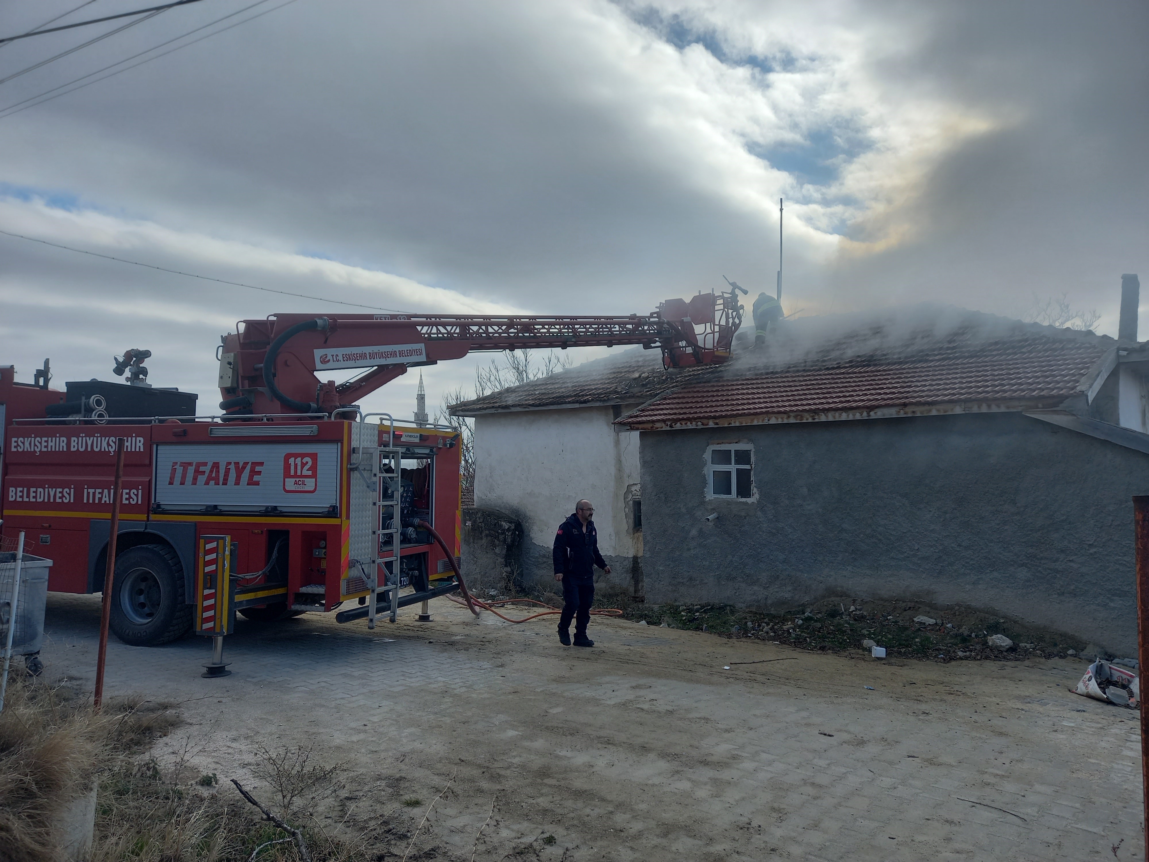 Günyüzü Ilçesindeki Yangında Ev Kullanılamaz Hale Geldi (1)