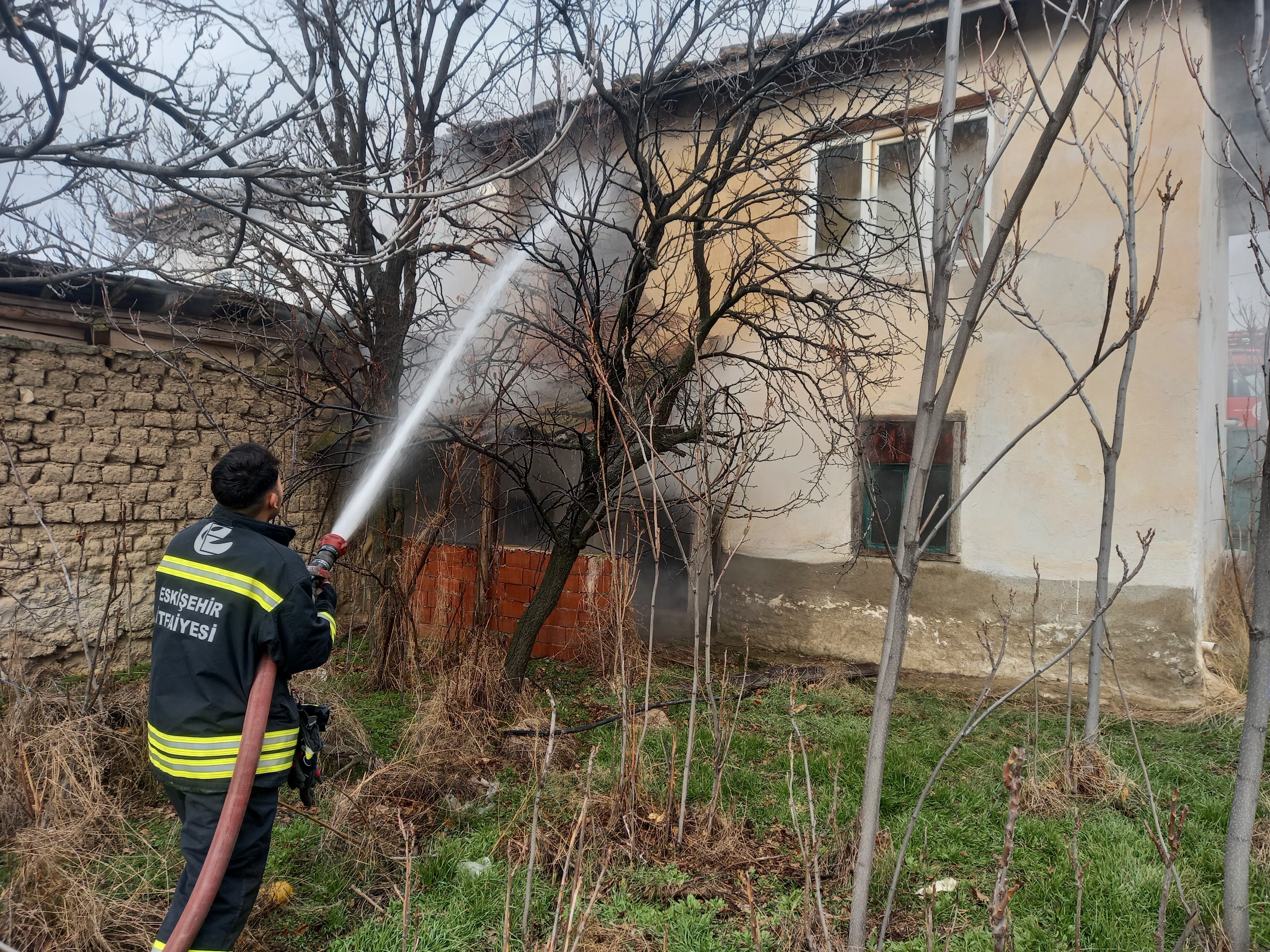 Günyüzü Ilçesindeki Yangında Ev Kullanılamaz Hale Geldi (2)