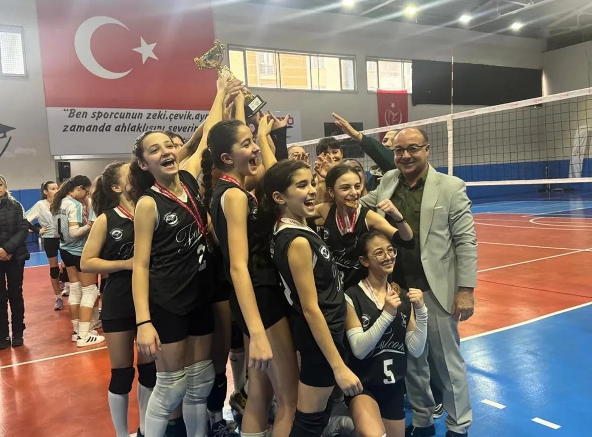 Voleybol Küçük Kız Final