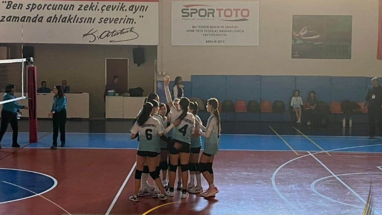Voleybol Küçük Kız