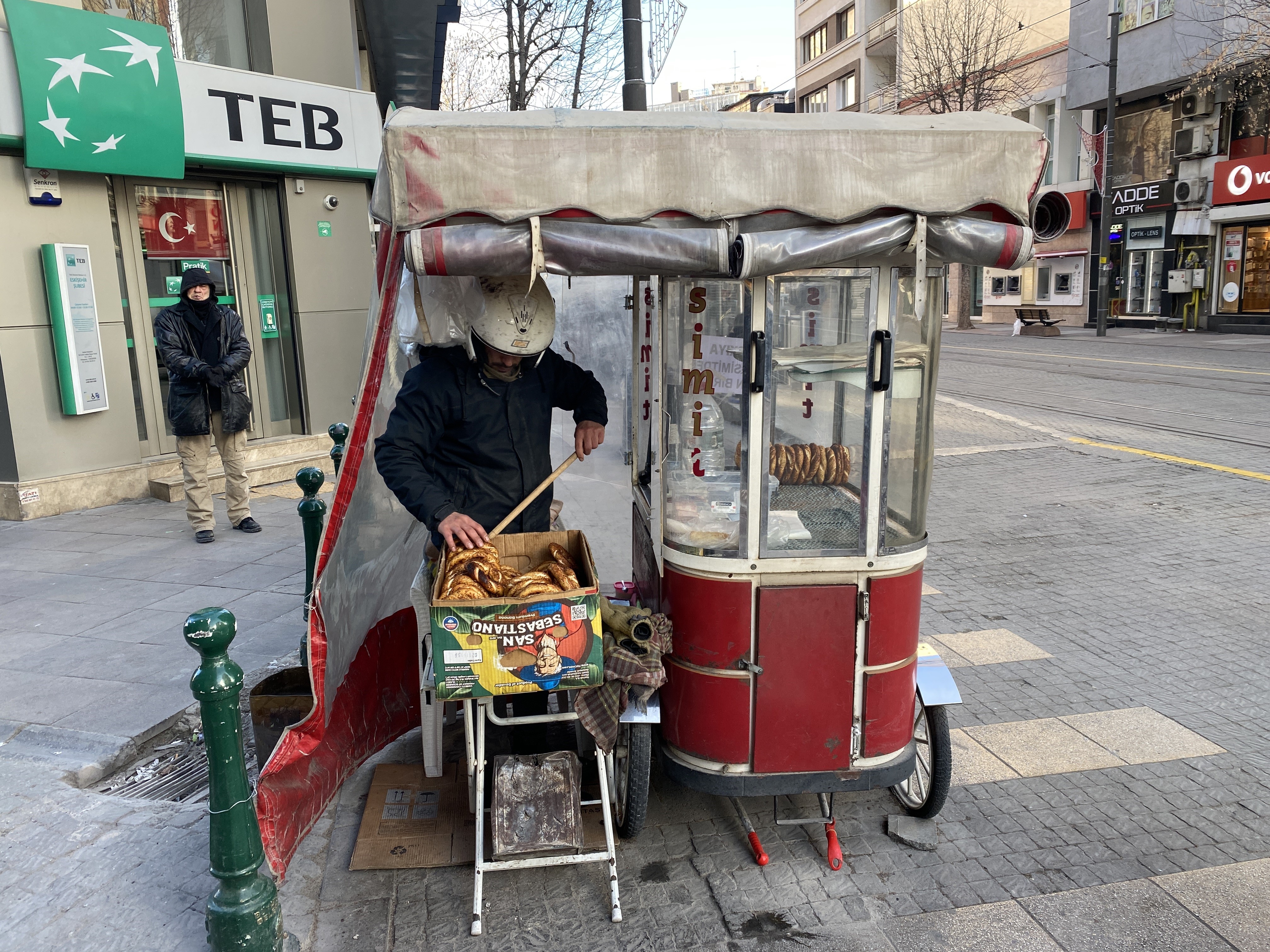 Yüzde 76 Engeli Olmasına Ekmek Parasını Kazanmak Için Eksi 17 Derecede Simit Satıyor (1)