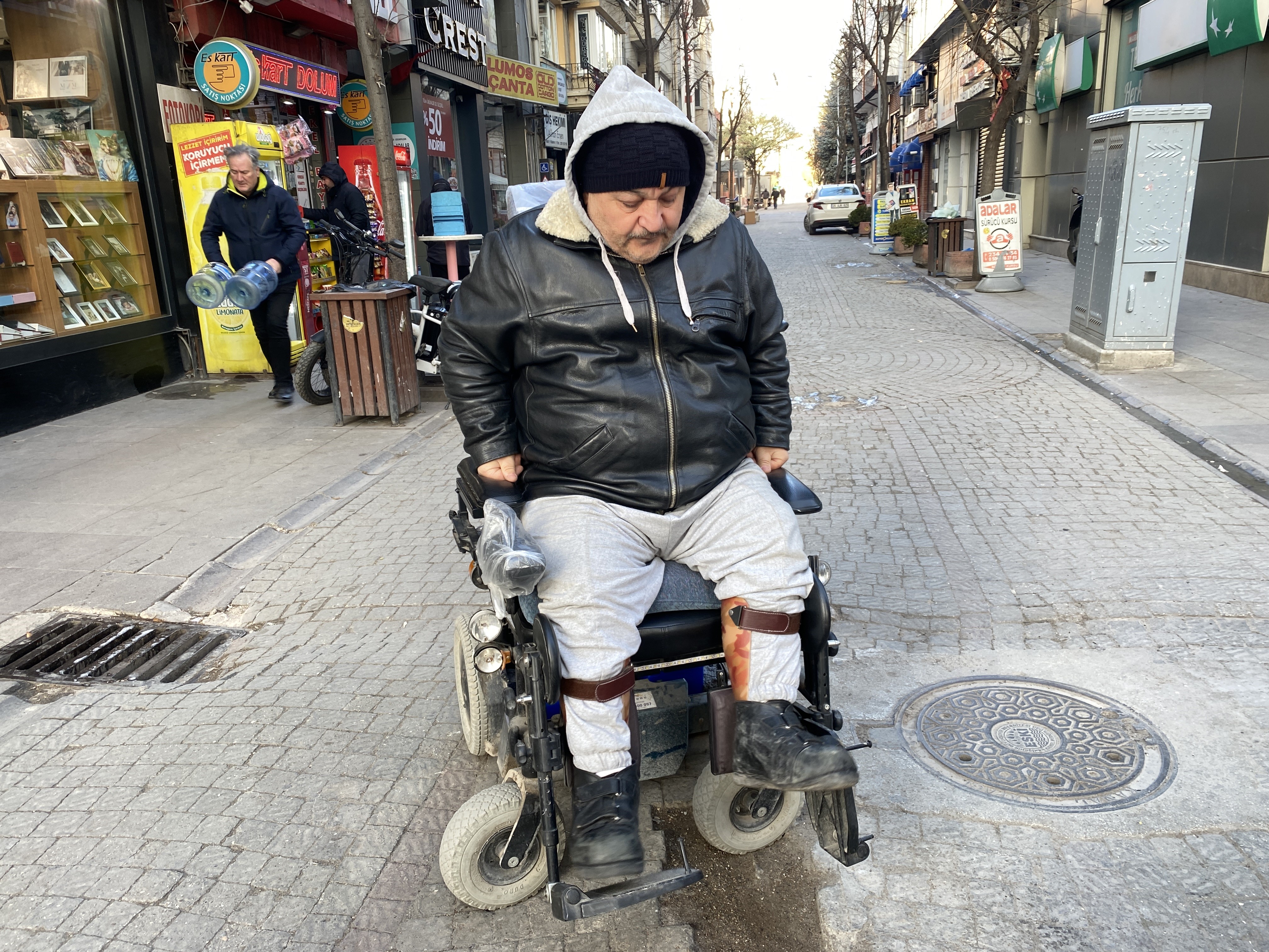 Yüzde 76 Engeli Olmasına Ekmek Parasını Kazanmak Için Eksi 17 Derecede Simit Satıyor (2)