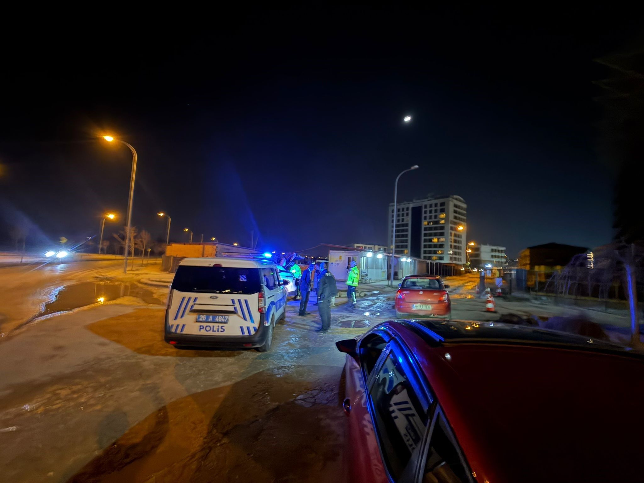 1.55 Promil Alkollü Yakalanan Ve 14 Bin Tl Ceza Kesilen Sürücü, Karakola Köpeğyle Gitti (2)