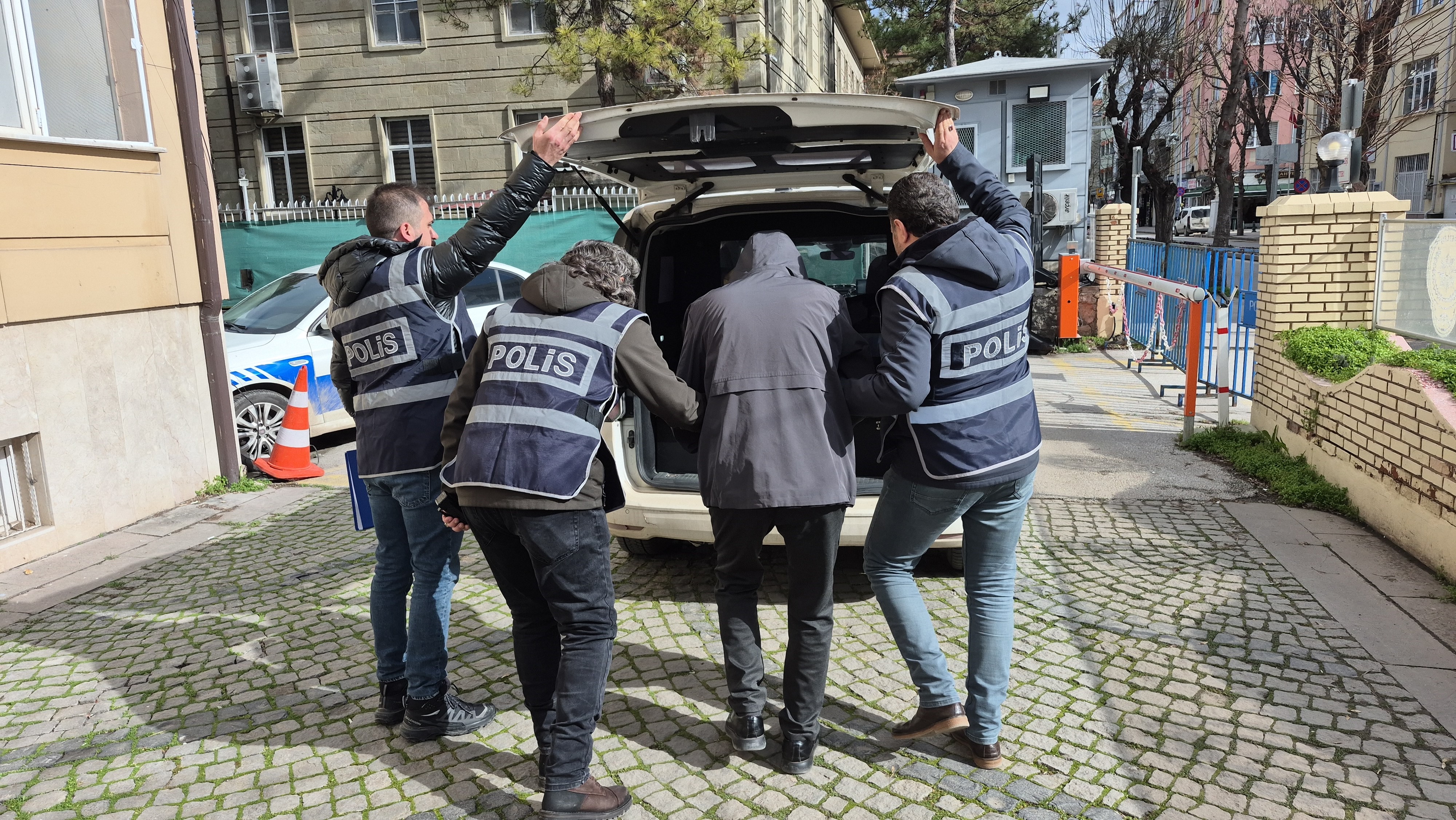 59 Suçtan Aranıyordu (3)