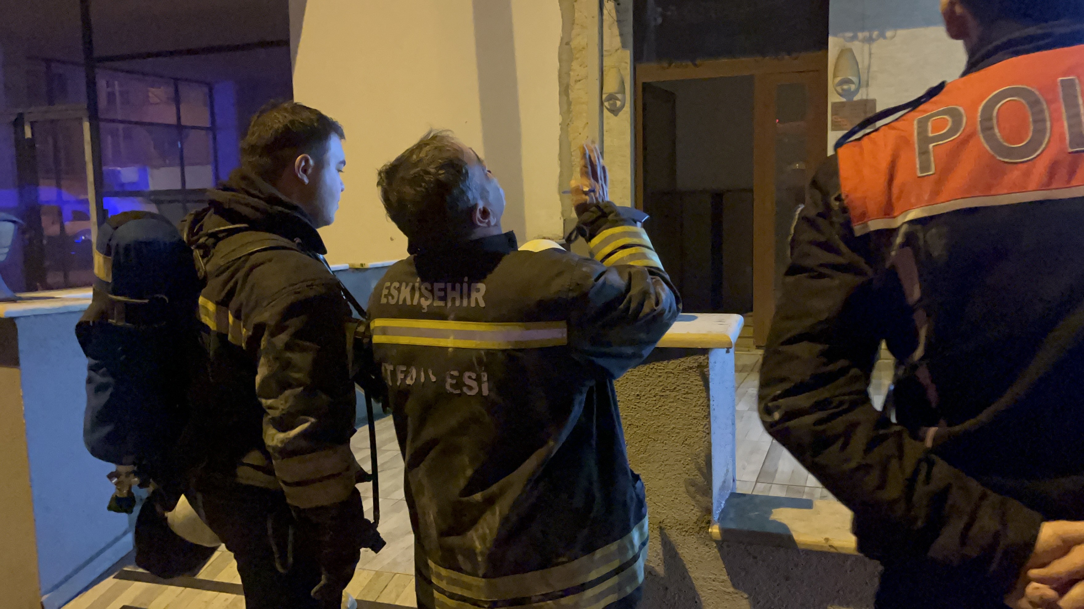 Apartmana Molotof Kokteyli Atıldı Ihbarı Ekipler Harekete Geçirdi (1)