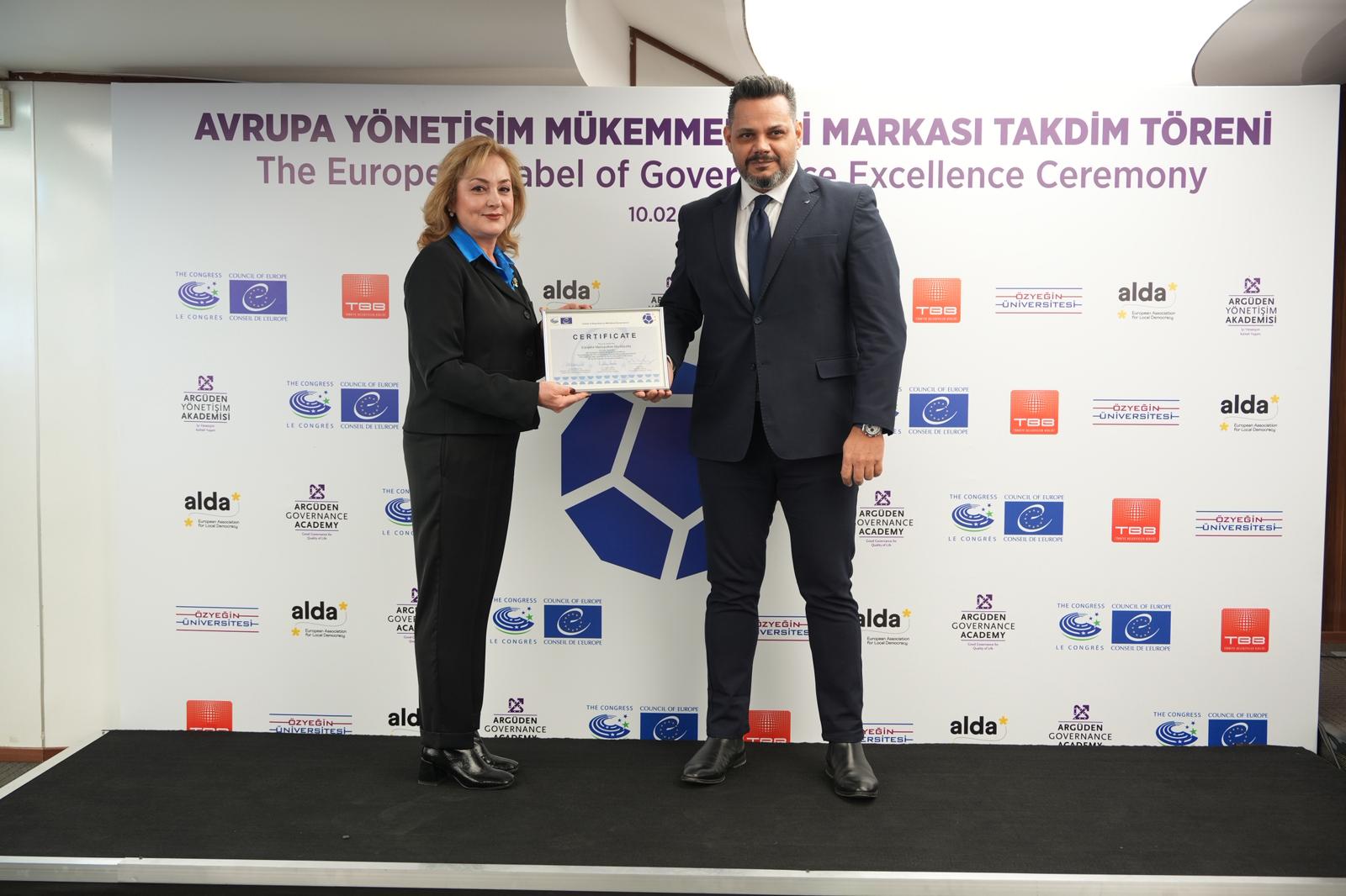 Büyükşehi̇r Beledi̇yesi̇ne Avrupa’dan Üst Üste 3’Üncü Kez Yöneti̇şi̇m Ödülü (2)