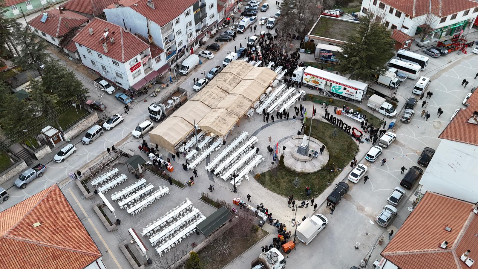 Büyükşehi̇r İftar Davetleri̇ Seyi̇tgazi̇’de Başladi (9)