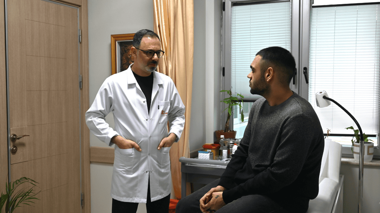 Eskişehir'de 23 Yaşındaki Genç Aynaya Bakınca Kendini Tanıyamıyor 15 Ayda 75 Kilo Verdi (1)