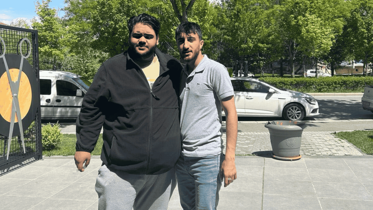 Eskişehir'de 23 Yaşındaki Genç Aynaya Bakınca Kendini Tanıyamıyor 15 Ayda 75 Kilo Verdi (2)