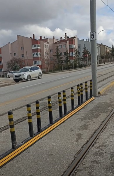 Eskişehir'de 3 Kişinin Öldüğü Kazanın Olduğu Caddede Tedbir Alındı (1)