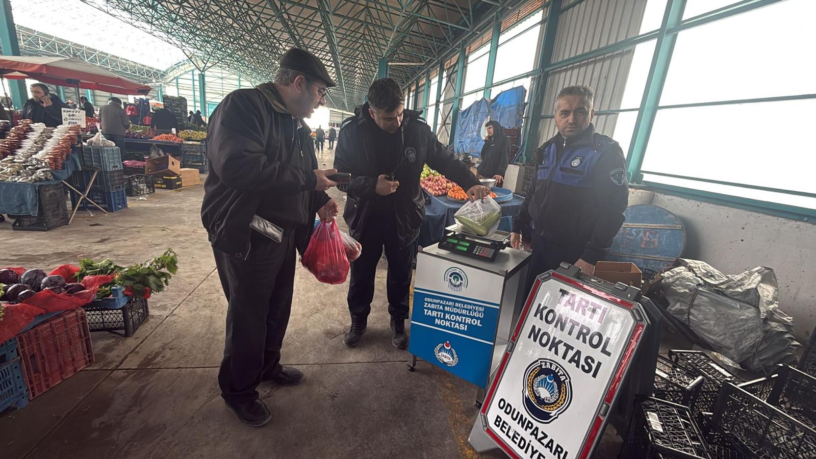 Odunpazarı Belediyesi’nden Pazarlarda Elektronik Tartı Denetimi (5)