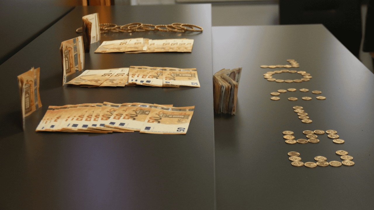 Polis Ve Savcı Yalanına Inanıp 5 Milyon Lirasını Kaptırdı