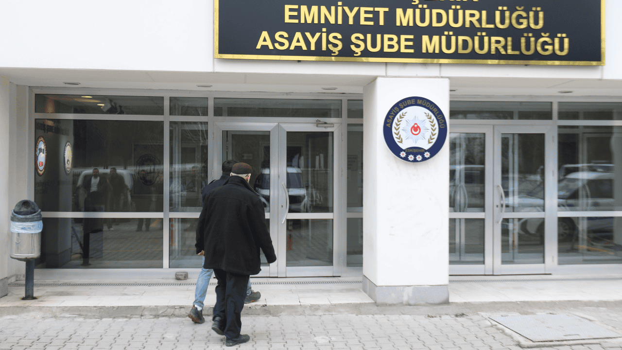 Polis Ve Savcı Yalanına Inanıp 5 Milyon