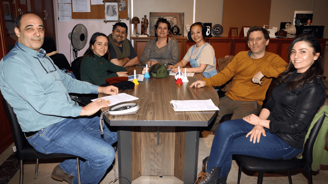 Rüzgarda Savrulan Yapraklar