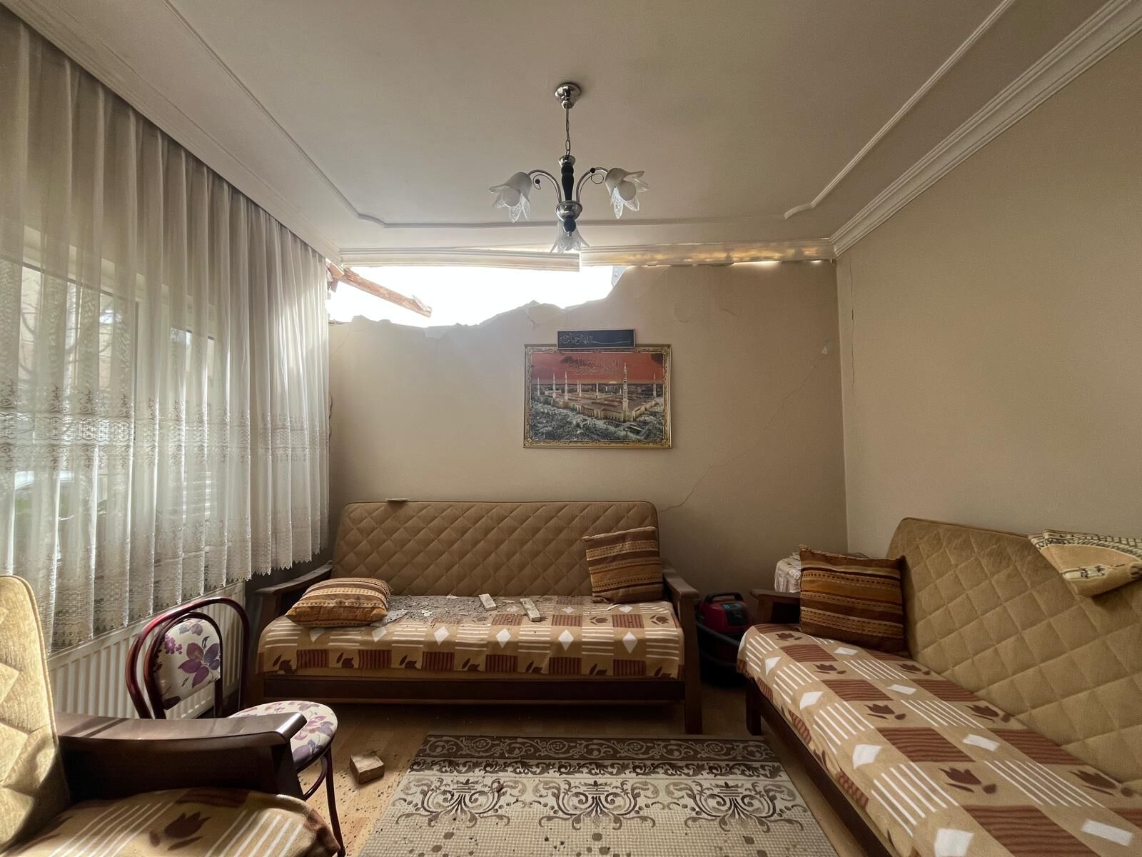 Yıkım Esnasında Ev Hasar Aldı (4)