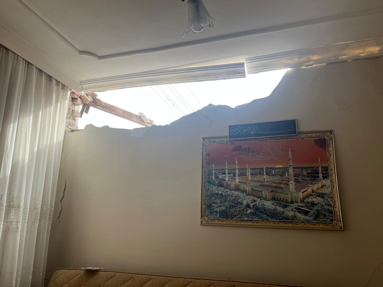 Yıkım Esnasında Ev Hasar Aldı (5)