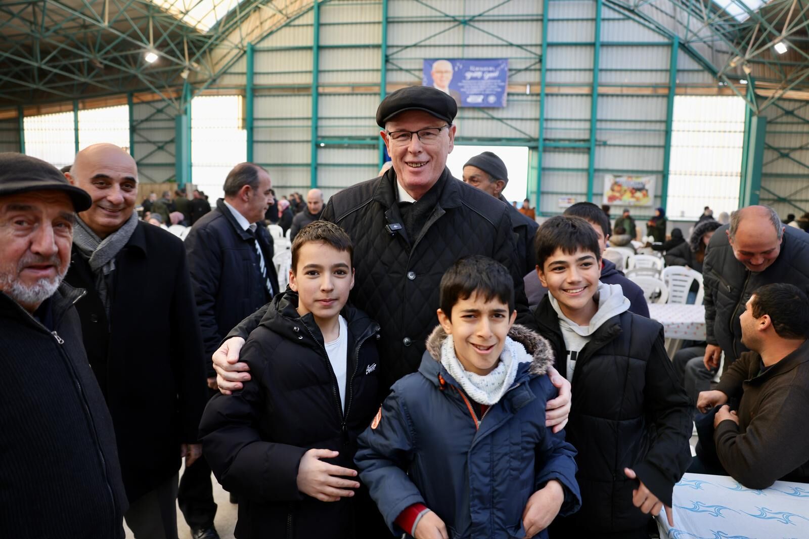 Başkan Kurt, 75.Yıl Mahallesi’nde Binlerce Vatandaşla Buluştu (1)