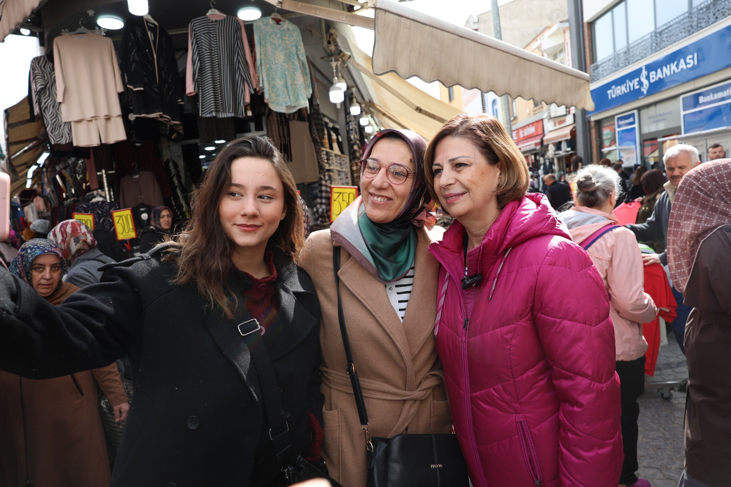 Başkan Ünlüce, Çarşida Bayram Coşkusunu Paylaşti (14)