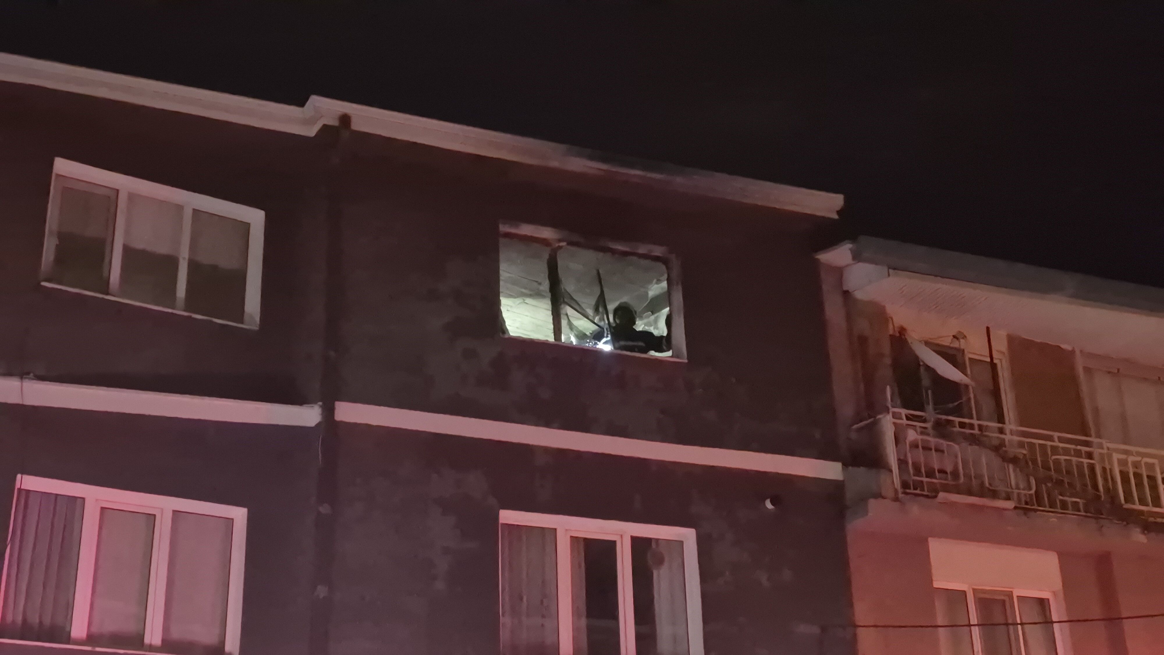 Eskişehir'de Alev Kapanı! 1'I Bebek 3 Kişi Yaralandı (3)