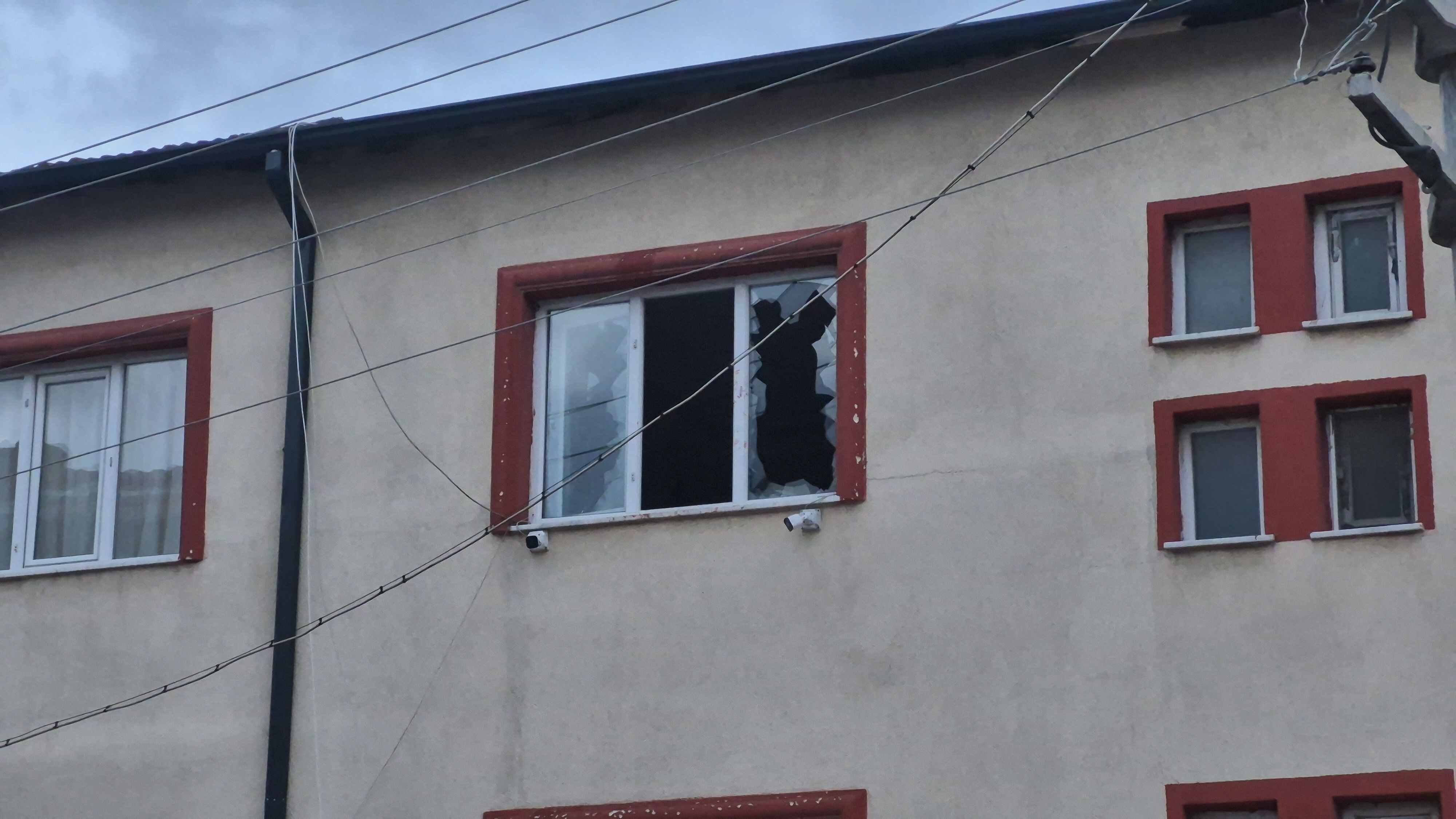 Eskişehir'de Korku Dolu Anlar Silahla Kendini Odaya Kilitledi! Özel Harekat Timleri Devreye Girdi (2)