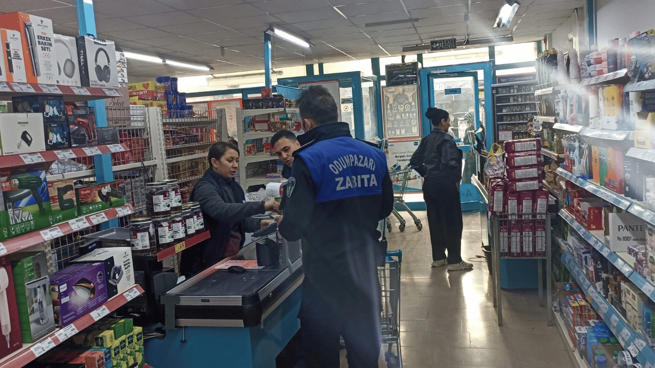 Eskişehir'de Sıkı Denetim Son Kullanma Tarihi Geçmiş Ürünler Ele Geçirildi (2)