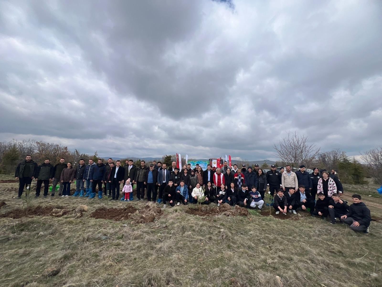 Mihalıççık’ta 100 Fidan Toprakla Buluştu (1)