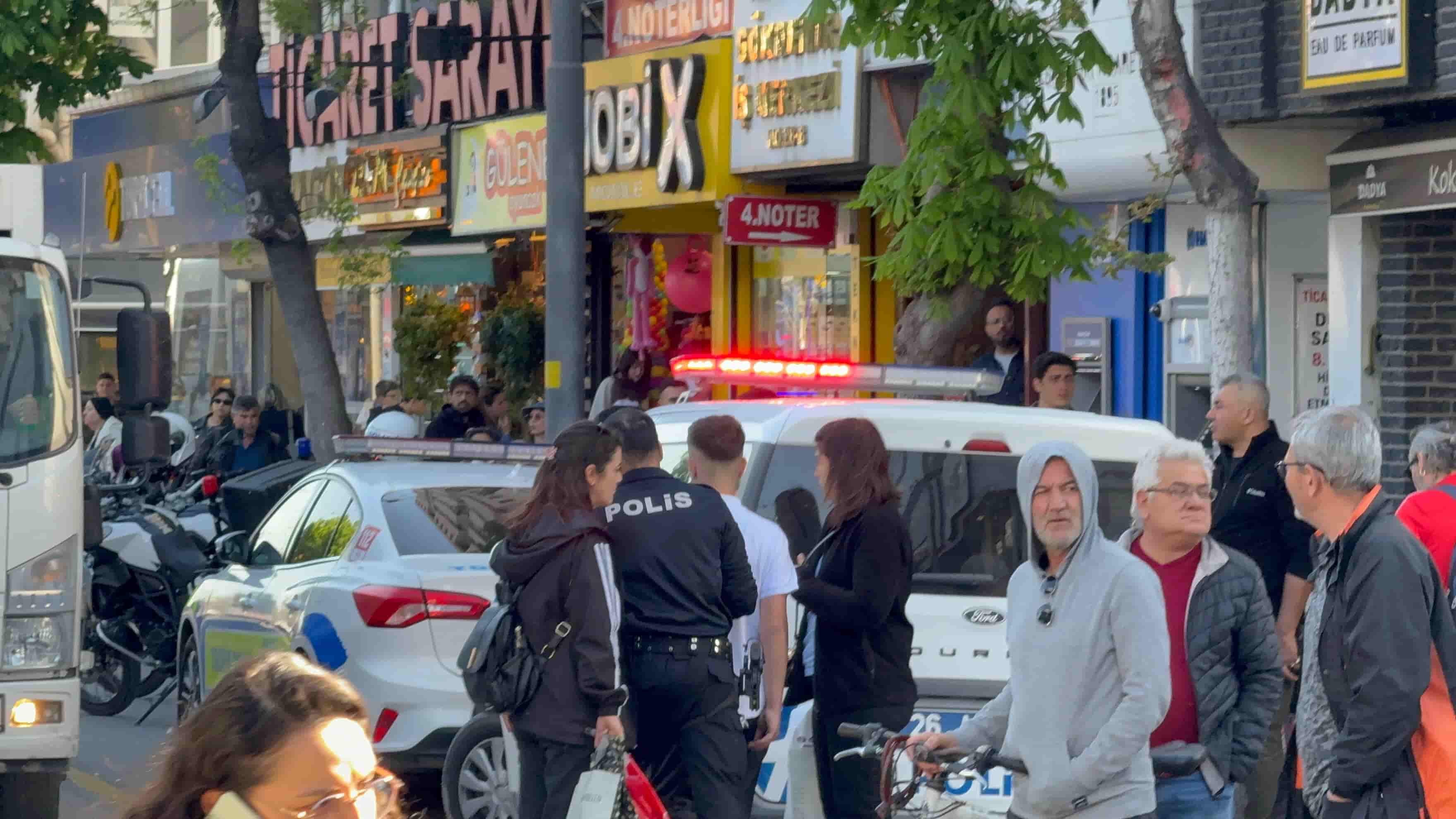 Çocuğun attığı yumrukla yaşlı adam kanlar içinde yere yığıldı-1