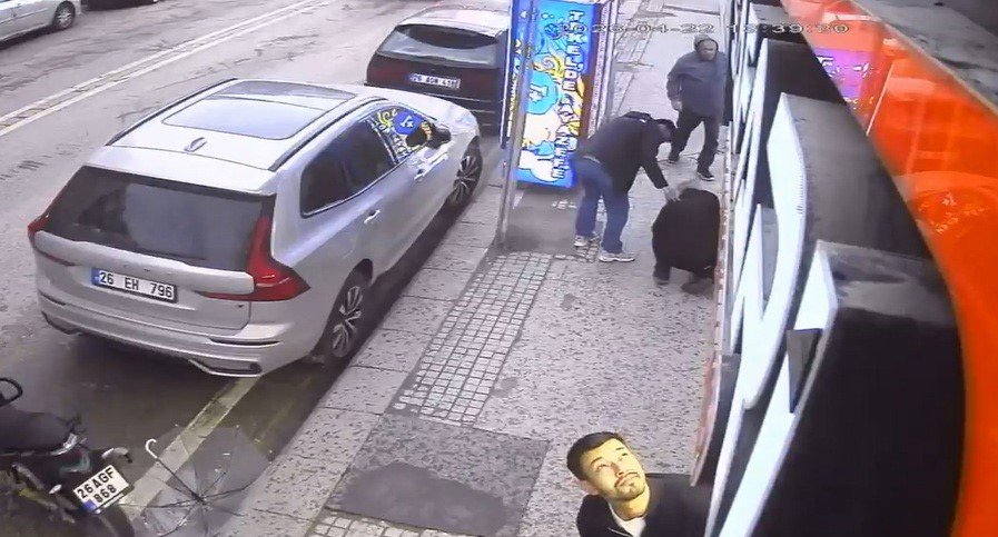 Başına Cam Düşen Adam (2)