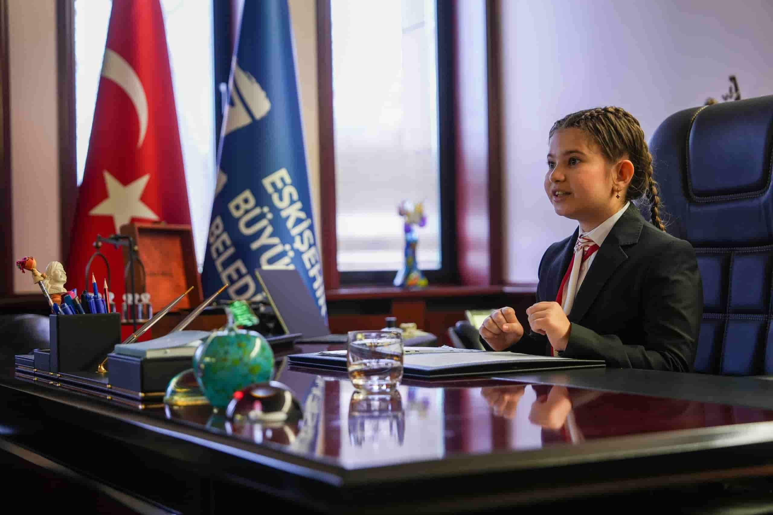 Başkan Ünlüce Koltuğunu Ece Akkan’a Devretti̇ (2)