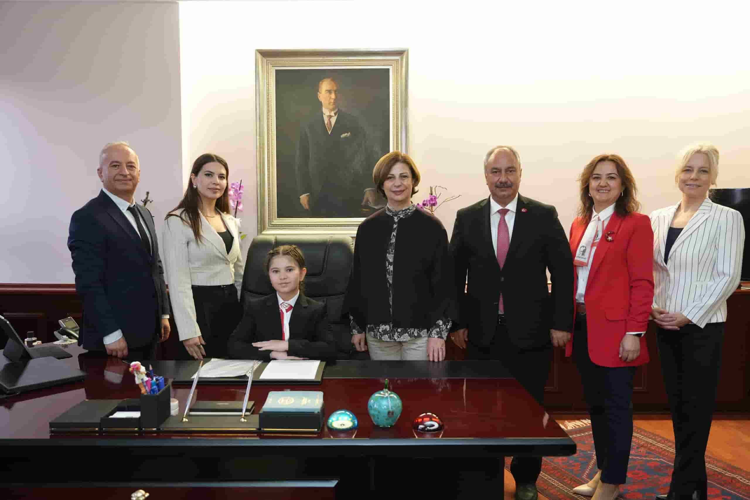 Başkan Ünlüce Koltuğunu Ece Akkan’a Devretti̇ (5)