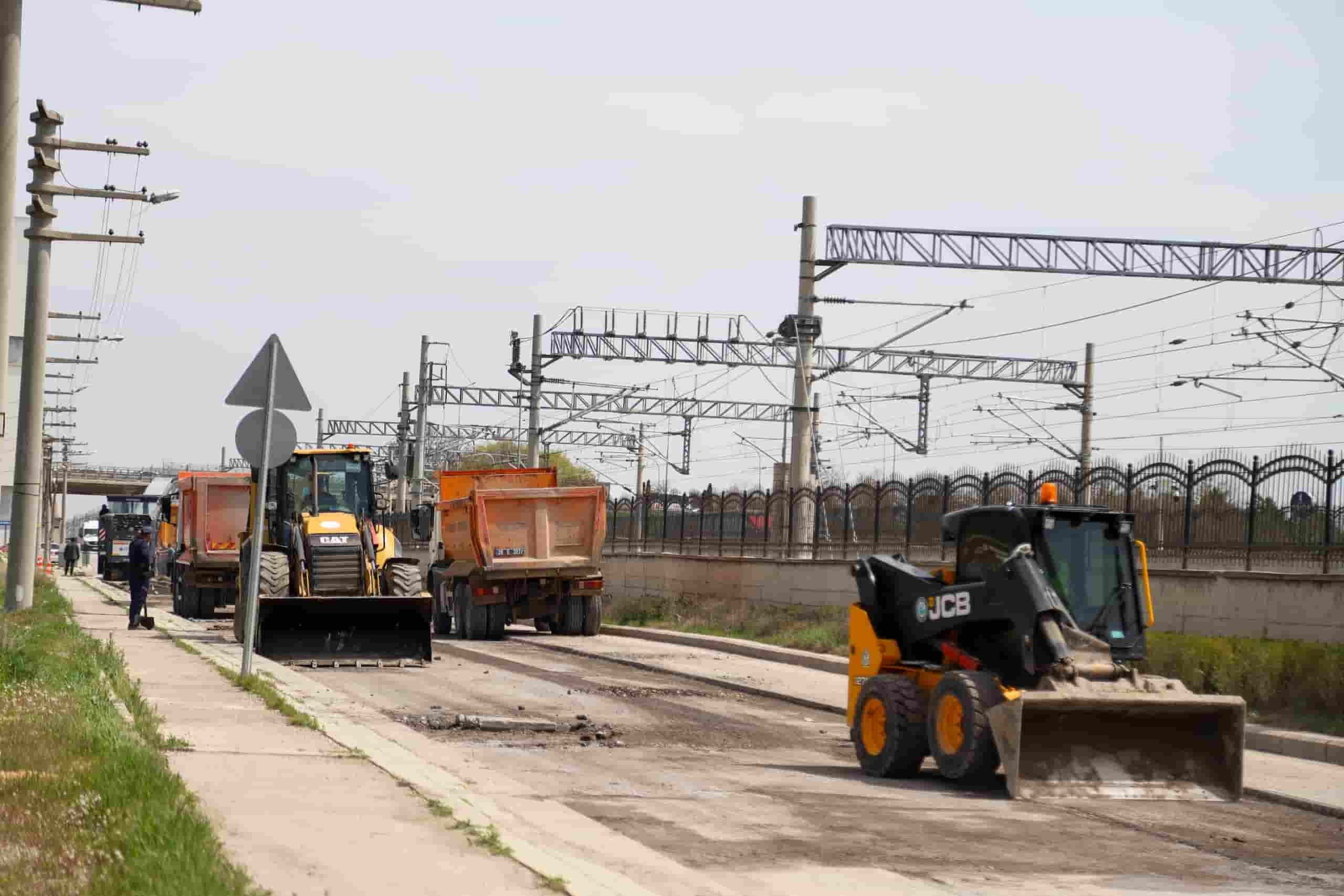 Büyükşehi̇r Beledi̇yesi̇nde Asfalt Çalişmalari Start Aldi (7)