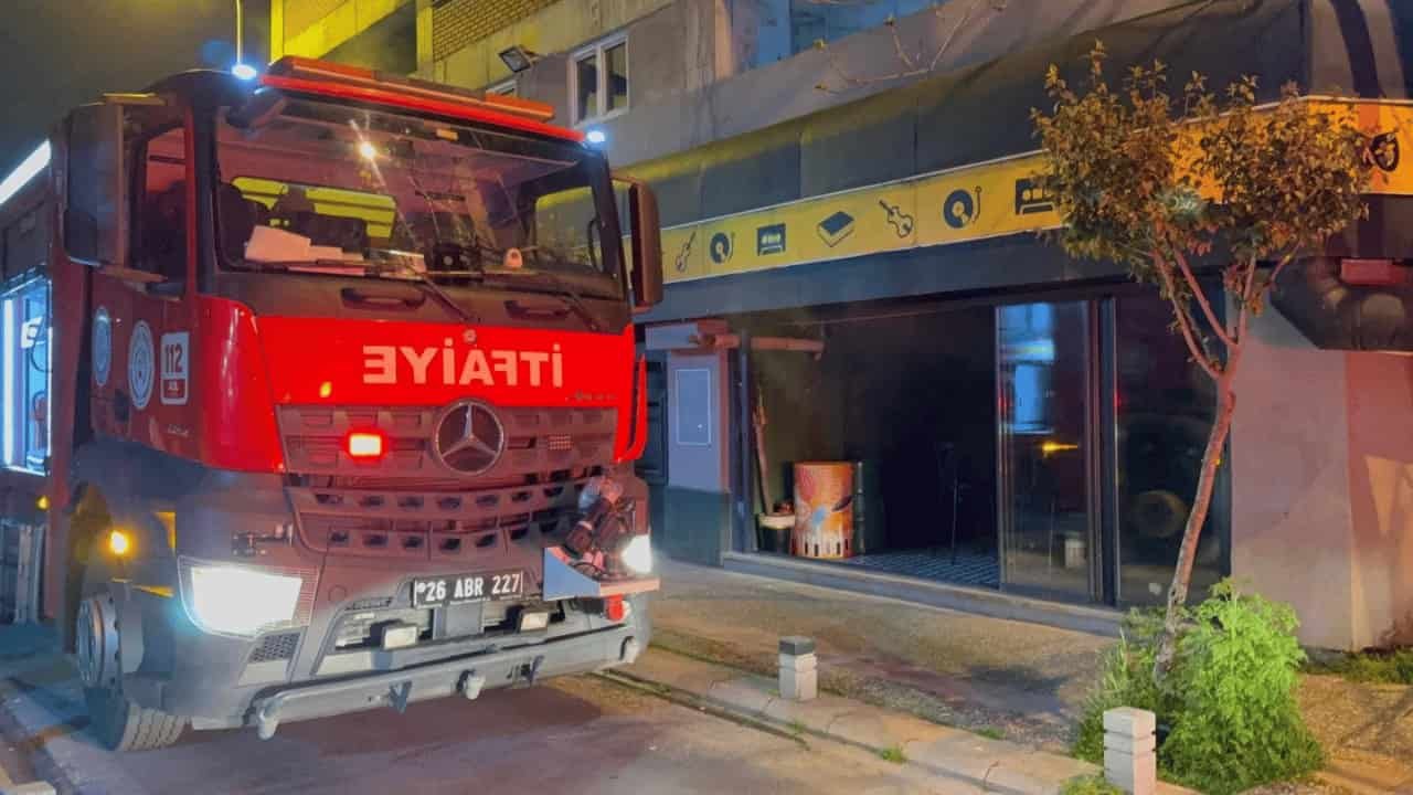 Eğlence Kabusa Döndü Eskişehir’de Mekanda Yangın (1)