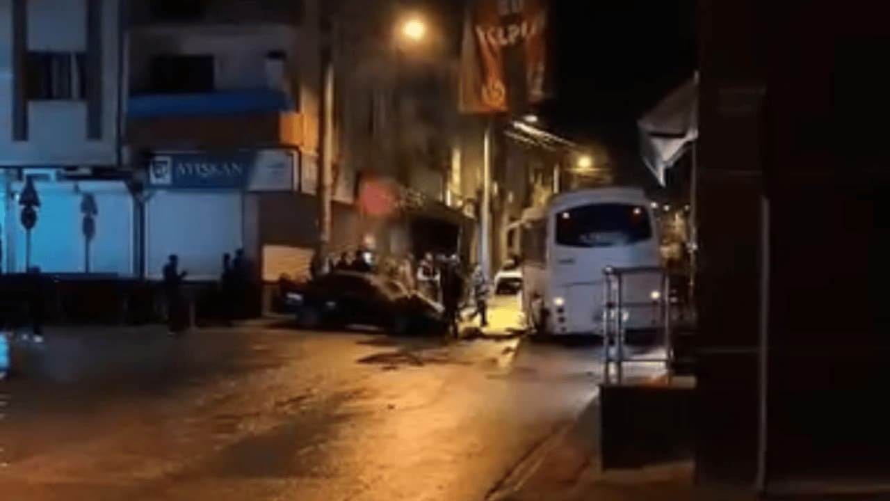 Eskişehir'de Aşırı Hız Kaza Getirdi Otomobil Ile Otobüs Çarpıştı (1)