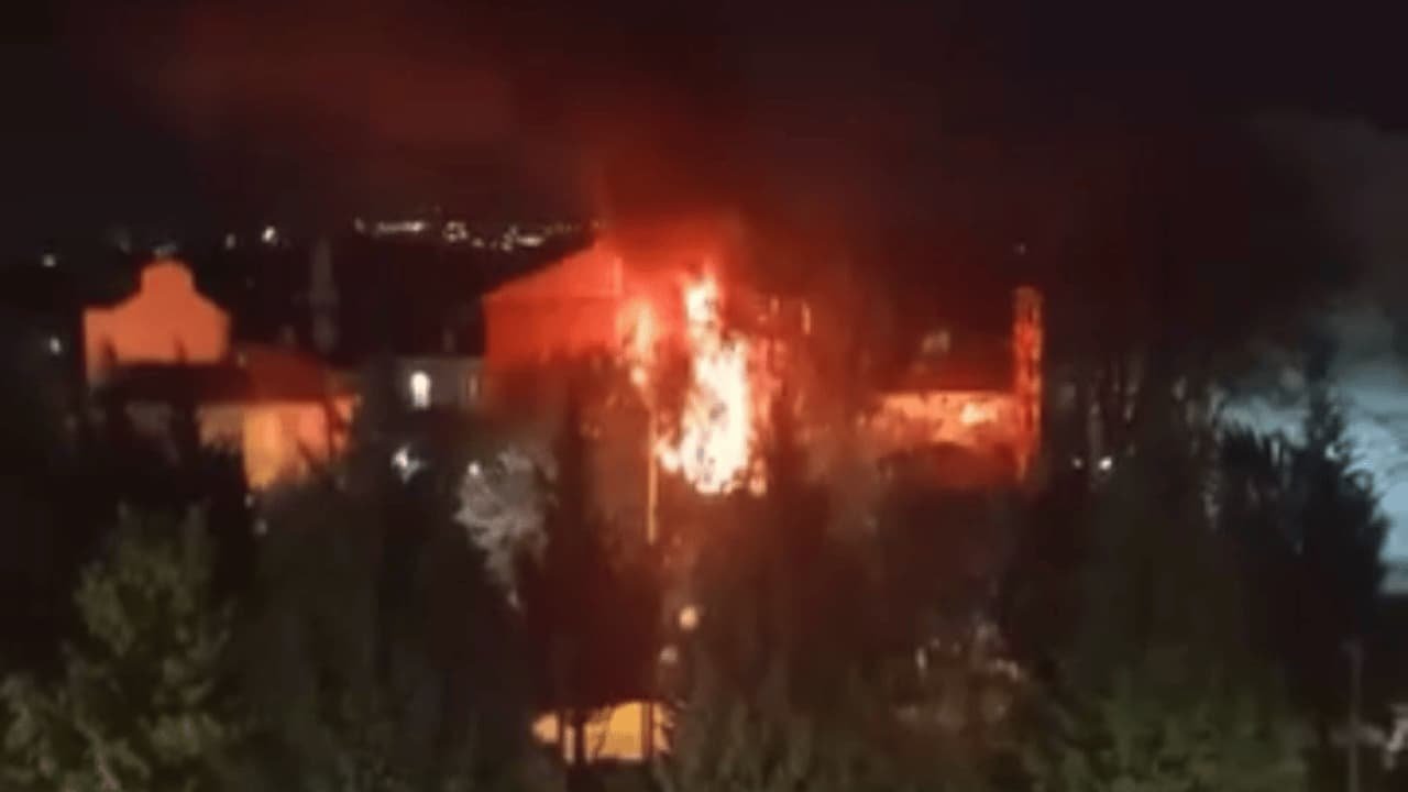 Eskişehir'de Binada Çıkan Yangın Diğer Apartmanlara Sıçradı Alev Alev Yandı (1)