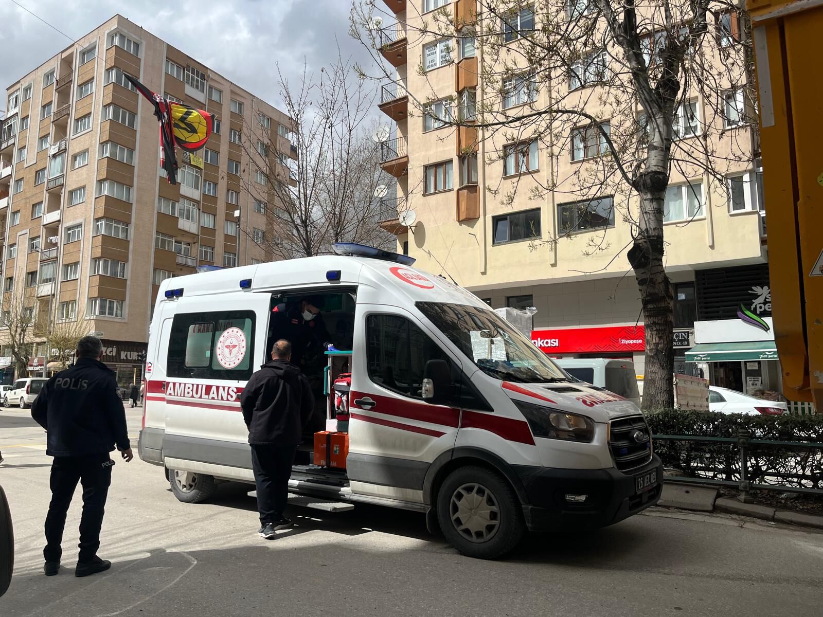 Eskişehir'de Faciadan Dönüldü Kamyon Otomobili Sürükledi (2)