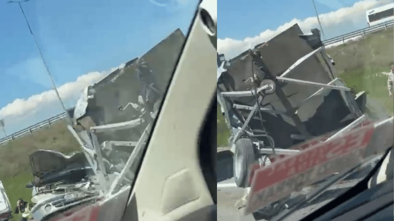 Eskişehir'de Feci Kaza Yol Şeridi Çeken Araca Çarptı (1)