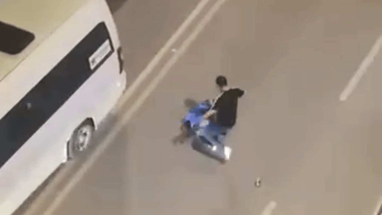 Eskişehir'de Şaşırtan Olay Kadın Yol Ortasında Oturdu (1)