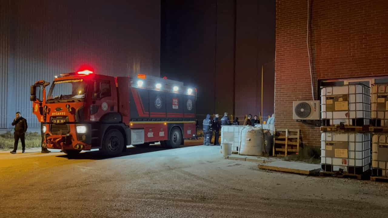 Eskişehir’de Su Arıtma Tesisinde Yangın Alevler Yükseldi (1)