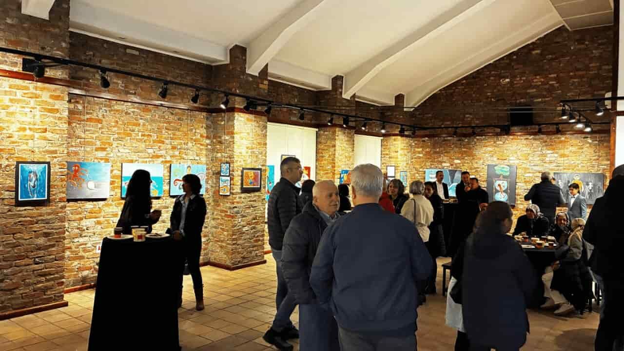 Genç Ressam Egemen Eren, Fikirlerin Okyanusunu Sanatseverlerle Buluşturdu (2)-1
