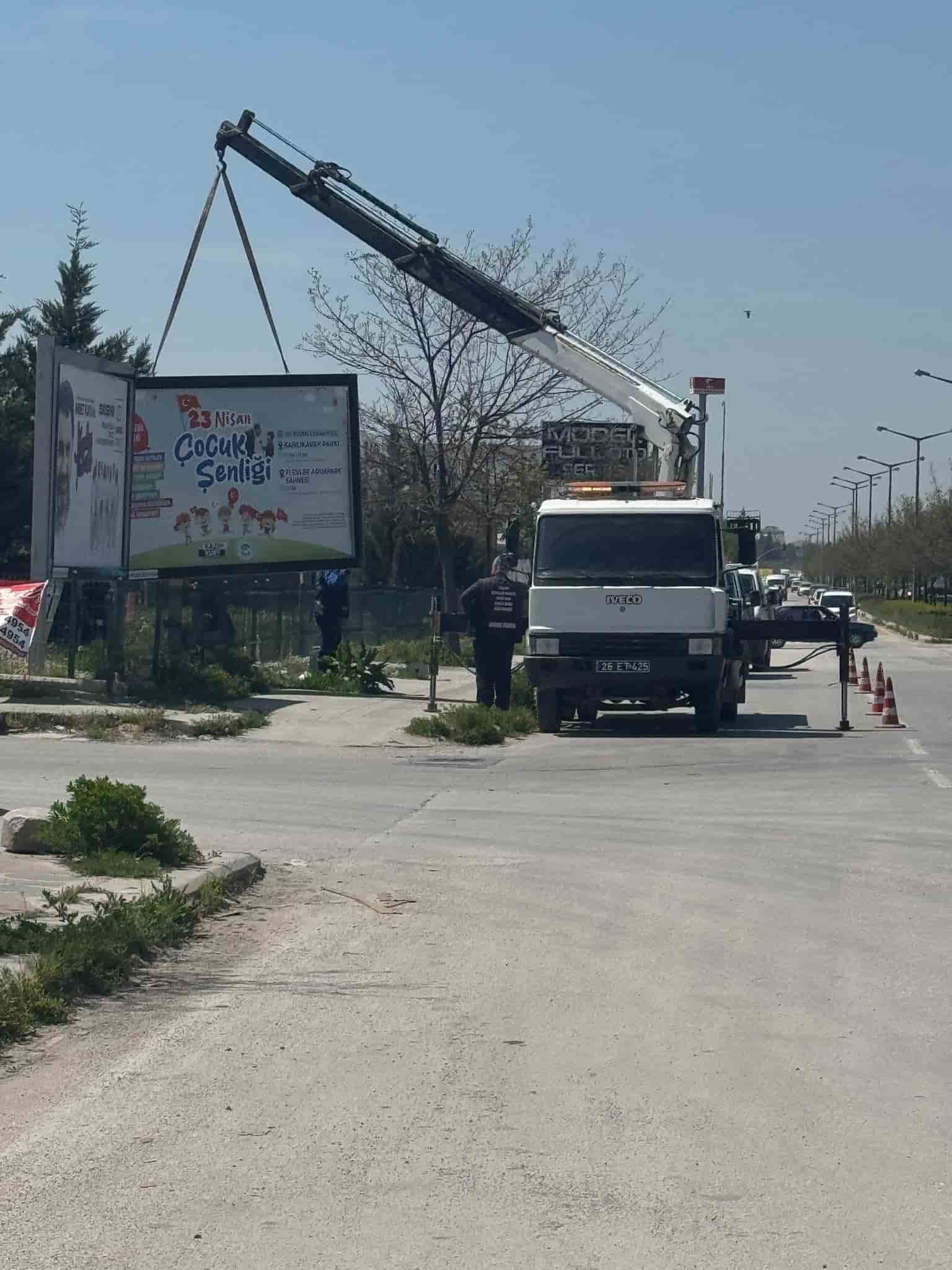 Eskişehir'de kaldırılan reklam panoları hakkında Büyükşehir'den açıklama geldi