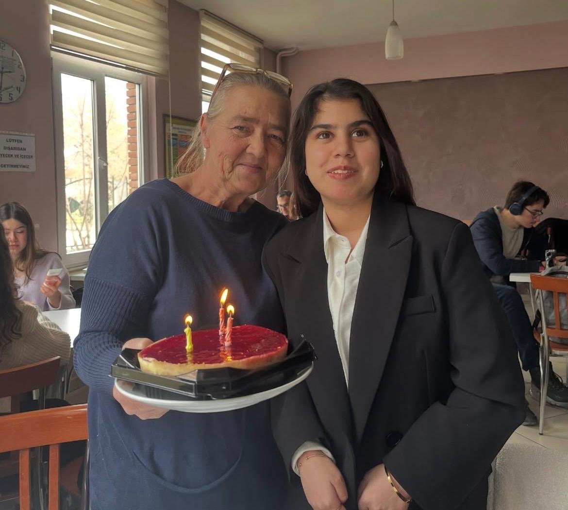 Helen Ve Babaannesi-1